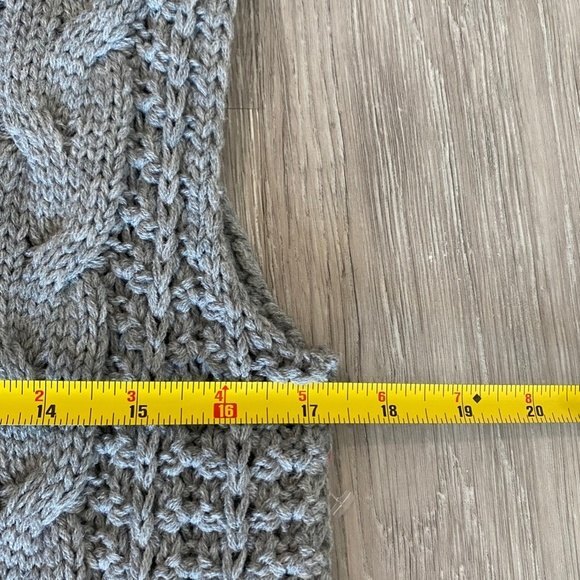 Kate & Mallory Sleeveless Open Front Cable Knit Cardigan/Vest. Gray. Medium - Picture 11 of 12